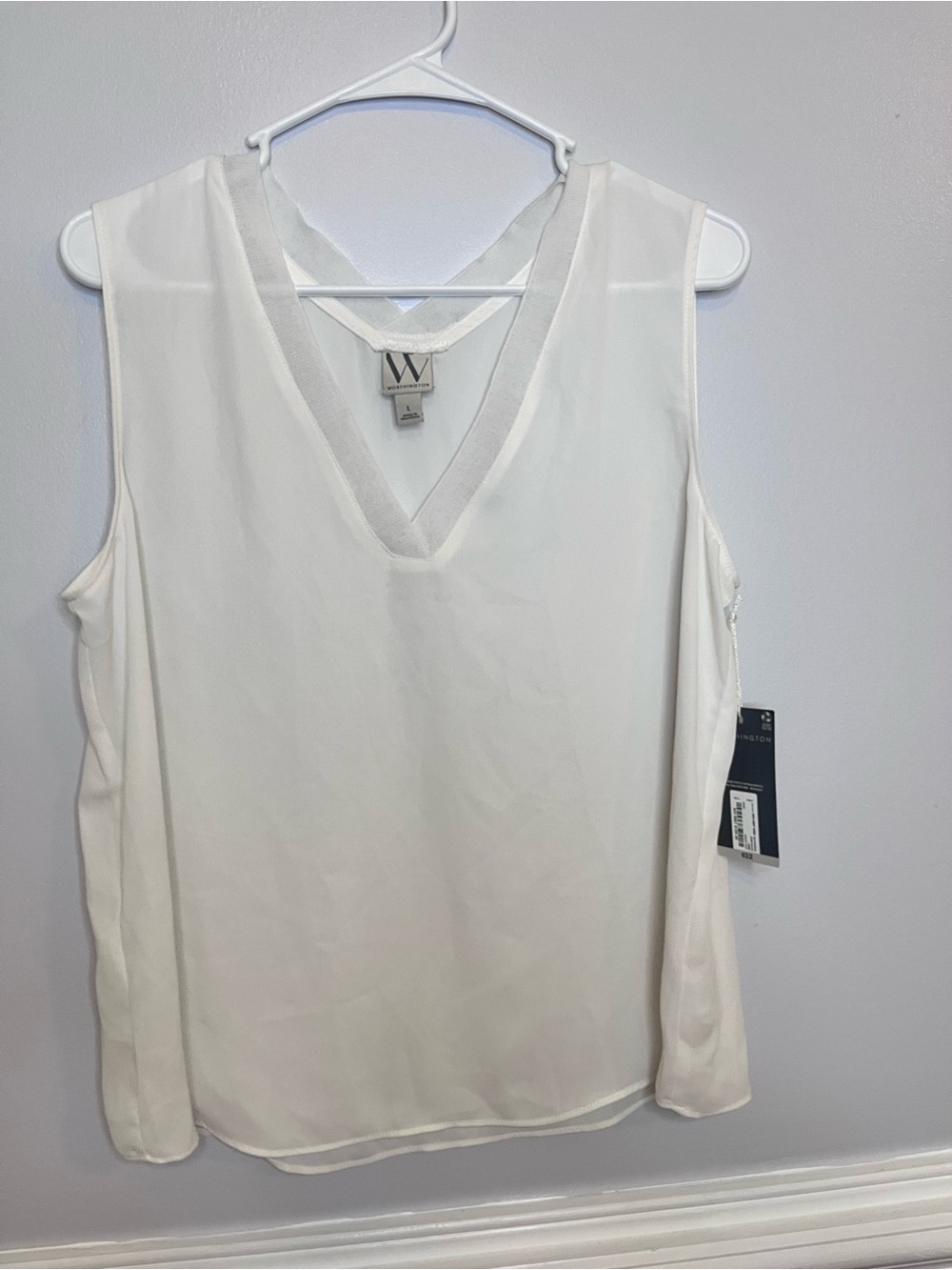 Worthington White V-Neck Sleeveless Camisole